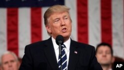 Dua jajak pendapat dini memberi presiden Amerika Donald Trump nilai yang tinggi atas pidatonya Selasa (28/2) malam.