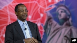 រូបថតឯកសារ៖ លោក Ben Carson បាន​ថ្លែងនៅ​ក្នុង​សន្និសីទ​មួយស្តីអំពី​សកម្មភាព​នយោបាយ​របស់​អ្នកអភិរក្ស​និយម​ នៅ​រដ្ឋ​ Maryland កាលពីថ្ងៃទី​២៦ ខែ​កុម្ភៈ ឆ្នាំ២០១៥។