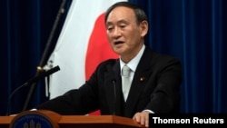 រូបឯកសារ៖ នាយក​រដ្ឋមន្ត្រី​ជប៉ុន​លោក Yoshihide Suga ថ្លែងនៅក្នុងសន្និសីទសារព័ត៌មានមួយ បន្ទាប់ពីការតែងតាំងរូបលោកជានាយករដ្ឋមន្ត្រីជប៉ុនថ្មីជាផ្លូវការ នៅវិមាននាយករដ្ឋមន្ត្រី ក្នុងទីក្រុងតូក្យូ កាលពីថ្ងៃទី១៦ ខែកញ្ញា ឆ្នាំ២០២០។