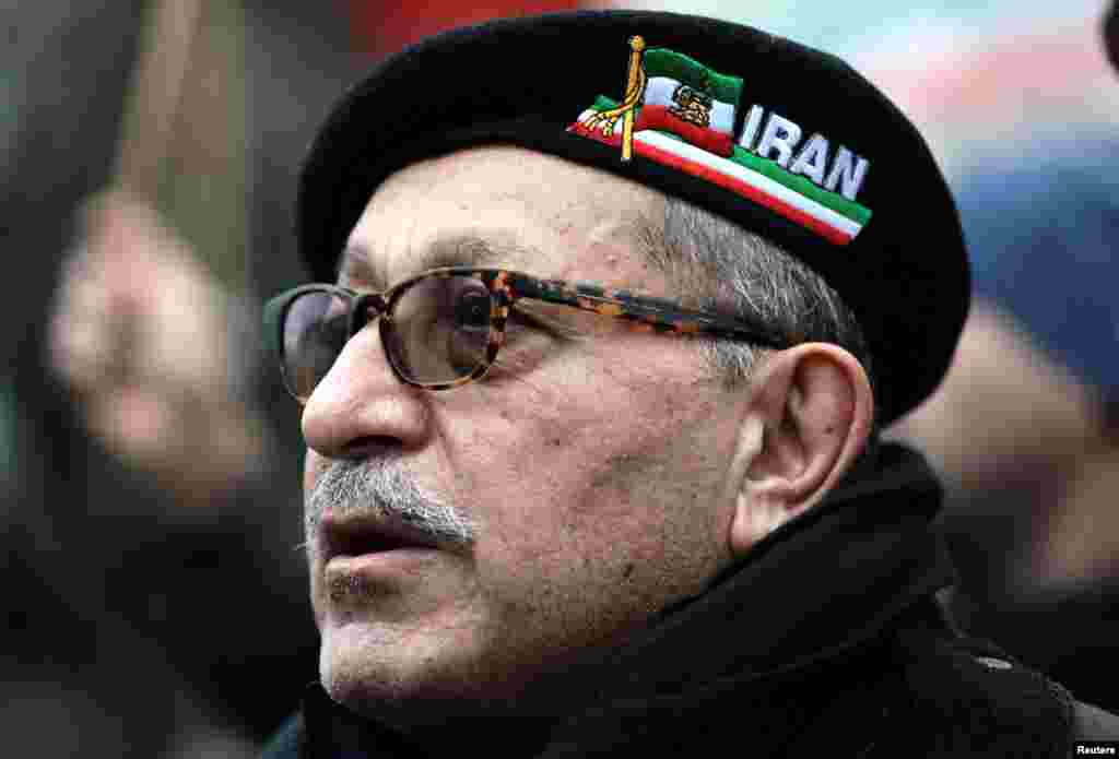 Masu adawa da shugaban Iran Hassan Rouhani sun gudanar da wani baban zanga zanga a bakin kofar ofishin jakadancin kasar Iran dake London a Ingla, Janairu 02, 2018 &nbsp;