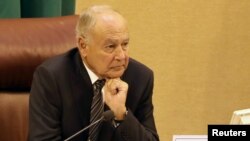 Sekretaris Jenderal Liga Arab, Ahmed Aboul Gheit, menghadiri pertemuan darurat menteri luar negeri Arab, membahas keputusan Trump mengakui Yerusalem sebagai Ibu Kota Israel, di Kairo, Mesir, 9 Desember 2017.