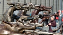 In English, Wolves Are Not to Be Trusted