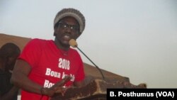 Ras Bath addressing the crowd at Sikasso Municipal Stadium.