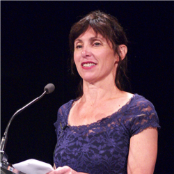 페이 플램 기자가 과학 관련 주요 현안에 관해 강연하고 있다. (페이 플램 제공)