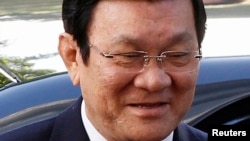 Vietnam's President Truong Tan Sang arrives in Merdeka Palace in Jakarta, Indonesia, June 27, 2013. 