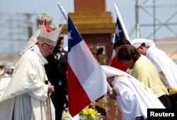 Pope Francis is greeted by faithful during an offertory as he celebrates a Mass at Lobito beach in Iquique, Chile, Jan. 18, 2018.