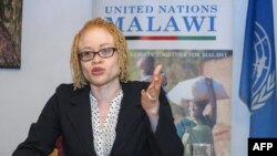 L'experte indépendante de l'Onu sur les droits de l'Homme et l'albinisme, Ikponwosa Ero, lors d'une conférence de presse au Malawi, le 29 avril 2016. / AFP PHOTO / Amos Gumulira