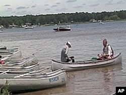 In the third leg of the competition, participants trade their bikes for canoes and head out on the water for a 15-kilometer long paddle against the wind.