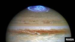 This image combines an image taken with Hubble Space Telescope in the optical (taken in spring 2014) and observations of its auroras in the ultraviolet, taken in 2016.