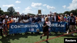 Bien que la ségrégation raciale soit officiellement révolue, de nombreux Américains font face à un climat hostile en raison de leur couleur de peau.