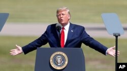 도널드 트럼프 대통령이 17일 미네소타주 만카토의 노스스타 비행학교에서 연설했다.
