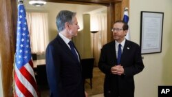 Američki državni sekretar Entoni Blinken sa izraelskim predsjednikom Isakom Hercogom u Tel Avivu (Foto: Jonathan Ernst/Pool Photo via AP)