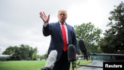 Predsednik SAD u obraćanju novinarima u Beloj kući