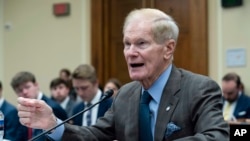 资料照片：美国国家航空航天局局长比尔·尼尔森就该局2024财年预算在众议院科学、空间与技术委员会作证。(2023年4月27日)