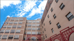 Ova bivša fabrika čokolade, izgrađena 1902. pretvorena je u stambeni kompleks Chocolate Works u Filadelfiji. (Foto: Reinhold Residential)