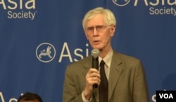 夏伟，亚洲协会美中关系中心主任 (美国之音章真拍摄)