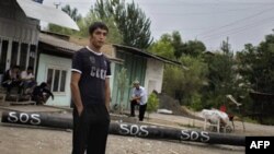 Qirg'izistonda yoshlar masalasi bilan shug'ullanish uchun alohida vazirlik tuzilgan. Jamoatchilik nazarida buning o'zi yetmaydi.