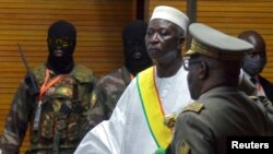 Presiden sementara baru Mali Bah Ndaw dilantik pada acara pelantikan di Bamako, Mali, 25 September 2020. (Foto: REUTERS/Amadou Keita)