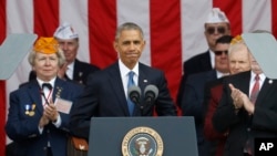 លោក​ប្រធានាធិបតី​ បារ៉ា់ក់ អូបាម៉ា ថ្លែង​ក្នុង​ពេល​ប្រារព្ធ​ពិធី​រំឭក​គុណ​ដល់​អតីត​យុទ្ធជន​​នៅ Arlington National Cemetery កាល​ពី​ថ្ងៃទី​១១ ខែ​វិច្ឆិកា។