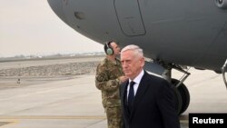 Menteri Pertahanan Amerika Jim Mattis tiba di Kabul, Afghanistan, 13 Maret 2018.
