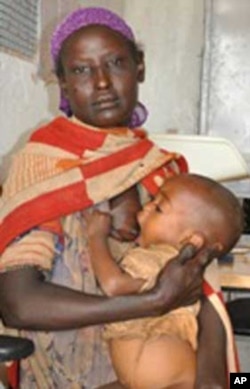 Aberu Shibru feeds her malnourished child at Jemjemo