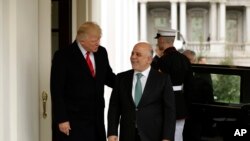 美国总统川普在白宫迎接伊拉克总理阿巴迪（2017年3月21日）