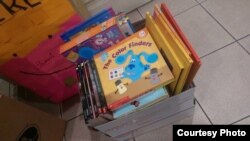 Buku-buku yang dikumpulkan melalui proyek "Buku Terbang" di AS (dok: Buku Terbang)