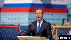드미트리 메드베데프 러시아 국가안전보장회의 부의장이 상트페테르부르크에서 연설하고 있다. (자료사진)