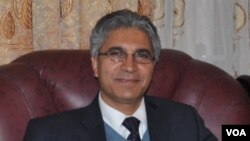 Republican presidential nominee Mitt Romney, left, and President Barack Obama spar during a presidential debate at Hofstra University in Hempstead, New York, Oct. 16, 2012.