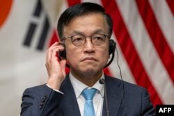 최상목 한국 부총리겸 기획재정부 장관(오른쪽)이 17일 워싱턴에서 열린 미한일 재무장관 회의에 참석했다.