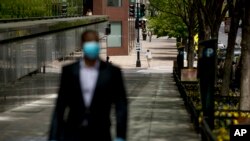 29일 미국 수도 워싱턴 북서부의 상점가. 신종 코로나바이러스 사태로 매우 한산한 모습이다.