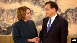 U.S. House of Representatives Minority Leader Nancy Pelosi, left, greets Chinese Premier Li Keqiang as she arrives for a bilateral meeting at the Zhongnanhai leadership compound in Beijing, Nov. 13, 2015.