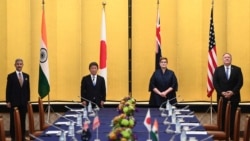 លោក Mike Pompeo (ទី​មួយ​ពី​ស្ដាំ) ​រដ្ឋមន្រ្តី​ការបរទេស​អាមេរិក​ចូលរួម​ក្នុង​កិច្ចប្រជុំ Quad នៅ​ទីក្រុង​តូក្យូ ប្រទេស​ជប៉ុន ថ្ងៃ​ទី ៦ ខែតុលា ឆ្នាំ​២០២០។