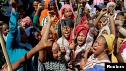 Faayilii - Deeggartoota Obboo Baqqalaa Garbaa bara 2018 yeroo inni hidhaa keessaa gadhiifamu gammachuu ibsachaa turan, Guraandhala 14, 2018, Adaamaa 