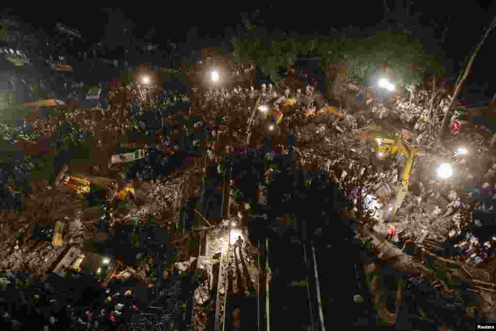 Rescue workers search for survivors at the site of a collapsed residential building on the outskirts of Mumbai, India, April 4, 2013. 