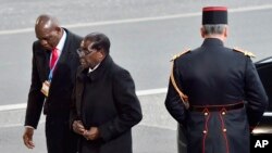 Robert Mugabe arrive à Paris pour le sommet COP21, 30 novembre 2015
