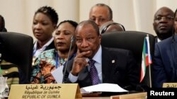 Le président Guinéen Alpha Condé participe à l'ouverture du sommet sur l'Afrique et le changement climatique à Marrakech, Maroc, le 16 novembre 2016.