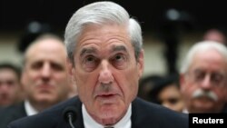 លោក​រដ្ឋអាជ្ញា​ពិសេស Robert Mueller នឹង​ផ្ដល់​សក្ខីកម្ម​នៅ​ពី​មុន​សភា​សហរដ្ឋ​អាមេរិកអំពី​ការ​ស៊ើប​អង្កេត​រឿង​ការ​ជ្រៀតជ្រែក​របស់​រុស្ស៊ីក្នុងការបោះឆ្នោតប្រធានាធិបតីឆ្នាំ២០១៦ នៅរដ្ឋធានីវ៉ាស៊ីនតោន ថ្ងៃទី២៤ ខែកក្កដា ឆ្នាំ២០១៩។