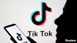 인도 정부가 29일 동영상 공유 앱 틱톡과 웨이보 등 중국의 모바일 앱 59개에 대한 접속을 금지했다고 밝혔다. 