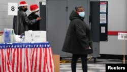 Prevremeno glasanje u Atlanti, u Džordžiji, za dva mesta u Senatu, 14. decembar 2020. (Foto: Reuters/Elijah Nouvelage)