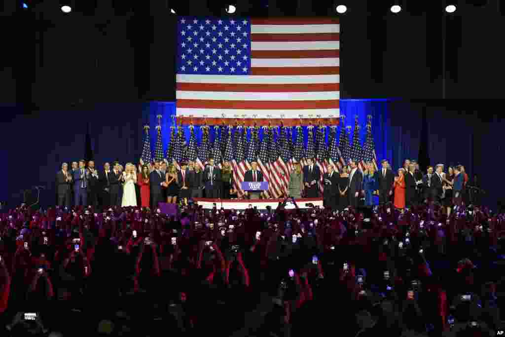 Նոյեմբերի 6, 2024թ. Թրամփը հաղթական ելույթ է ունենում Ֆլորիդայի Ուեսթ Փալմ Բիչում աջակիցների առաջ։ &nbsp;