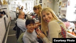 Tania Gunadi di sela-sela persiapan pengambilan gambar untuk serial TV Enlisted