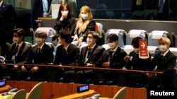 Anggota kelompok musik "BTS" menyampaikan harapan tentang perubahan iklim di sidang Majelis Umum PBB, hari Senin (20/9).