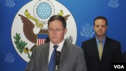  Amerika dövlət katibinin köməkçisinin müavini Tomas Melia 