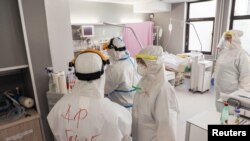 Osoblje u Kliničkom centru Vojvodine (Foto: Reuters/Feđa Grulović)