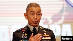 ผู้บัญชาการทหารบกของไทย พล.อ.อภิรัชต์ คงสมพงษ์ 