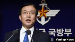 문상균 한국 국방부 대변인이 21일 오전 서울 용산 국방부에서 열린 브리핑에서 남북 군사당국회담 성사 불발과 관련한 입장을 발표하고 있다. 국방부는 17일 북한에게 군사회담을 제의하며 이날까지 답변을 요구했지만, 북한은 무응답인 상태다.