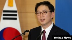 남북 실무접촉의 한국측 수석대표인 천해성 통일부 통일정책실장이 10일 정부서울청사에서 판문점에서 열린 남북 실무접촉과 관련, "남북이 수석대표의 급과 의제에 대한 이견은 일부 좁히지 못했다"고 발언하고 있다. 