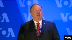 美国前国务卿蓬佩奥在美国之音总部发表讲话(2021年1月11日)