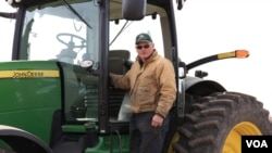 Corn farmer Dean Verbeck at his farm in Annawan, Illinois. (D. Dobhal/VOA)